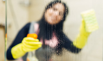 Ποιος είναι ο πιο Αποτελεσματικός τρόπος για το Καθάρισμα των Τζαμιών;